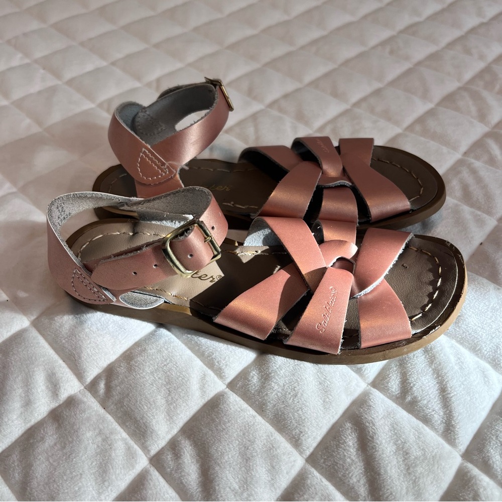 Salt Water Sandals The Original in rose gold leather Girls size 12